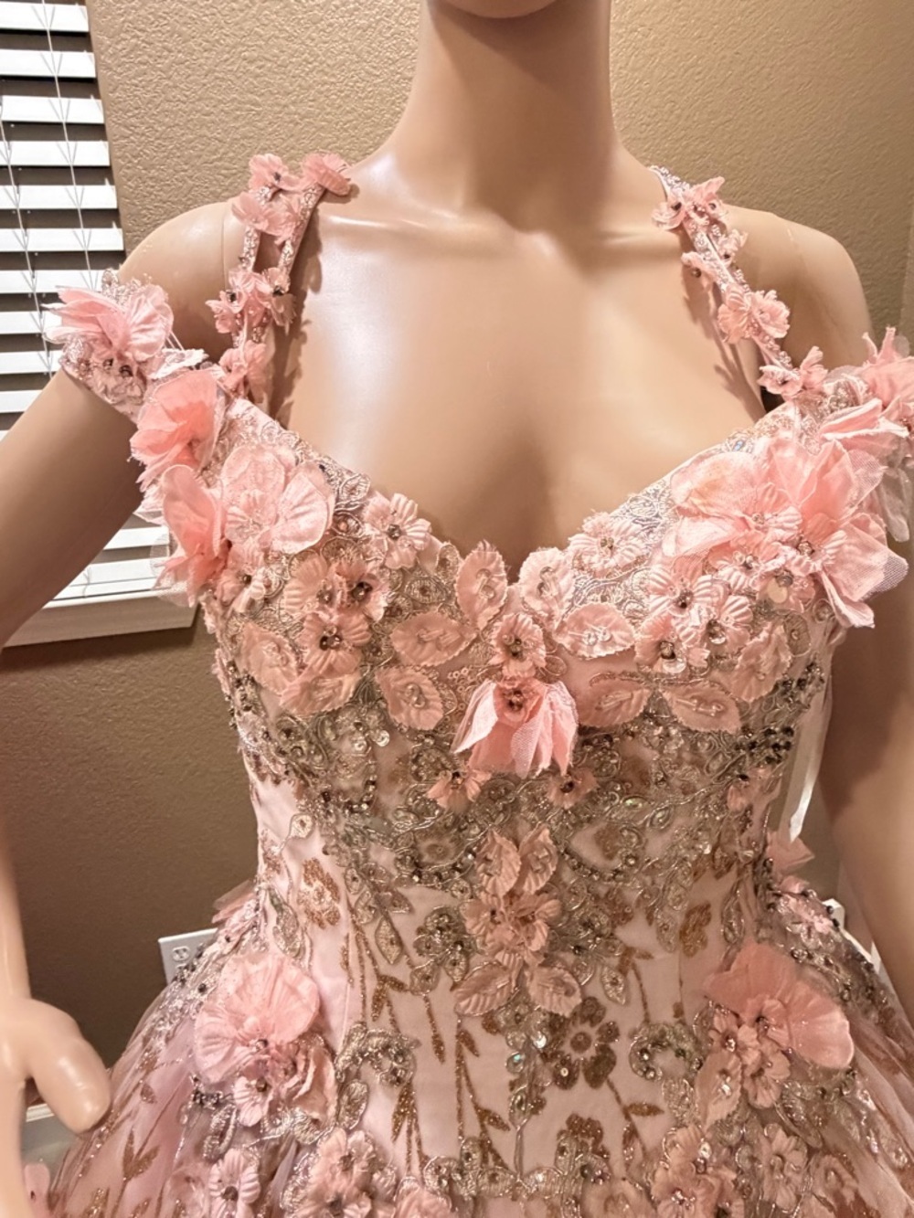 Dancing Queen U S A Gown Sweet 16/Quince Sweetheart Neckline Embroidered Sz  S